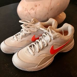 Nike tennis shoes (womens)